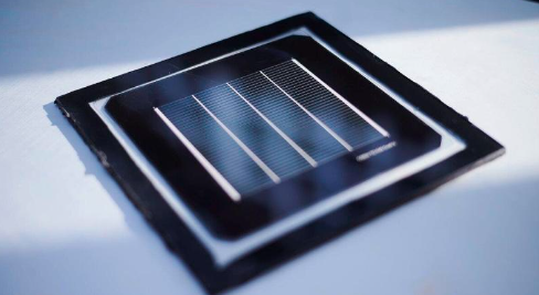 ​梅耶博格将 29.6% 效率的钙钛矿叠层太阳能电池商业化